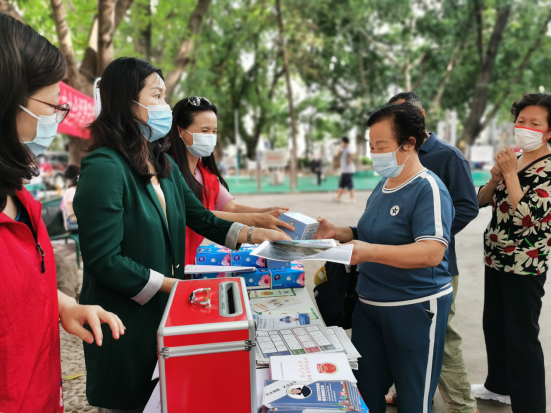 深圳南山区招商街道海月社区开展垃圾分类主题宣传活动