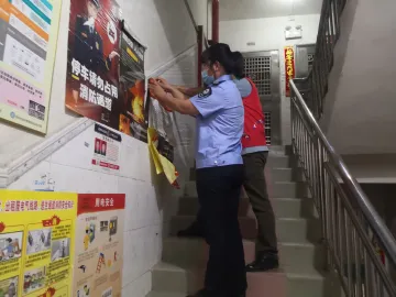 光明街道网格员开展消防安全隐患夜查行动 筑牢消防安全防火墙  