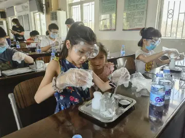 “好美，好神奇！”公明社区开展青少年儿童科学实验活动