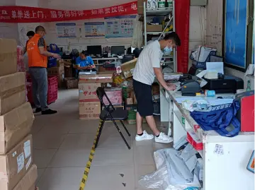 凤凰街道反邪教宣传走进寄递物流行业