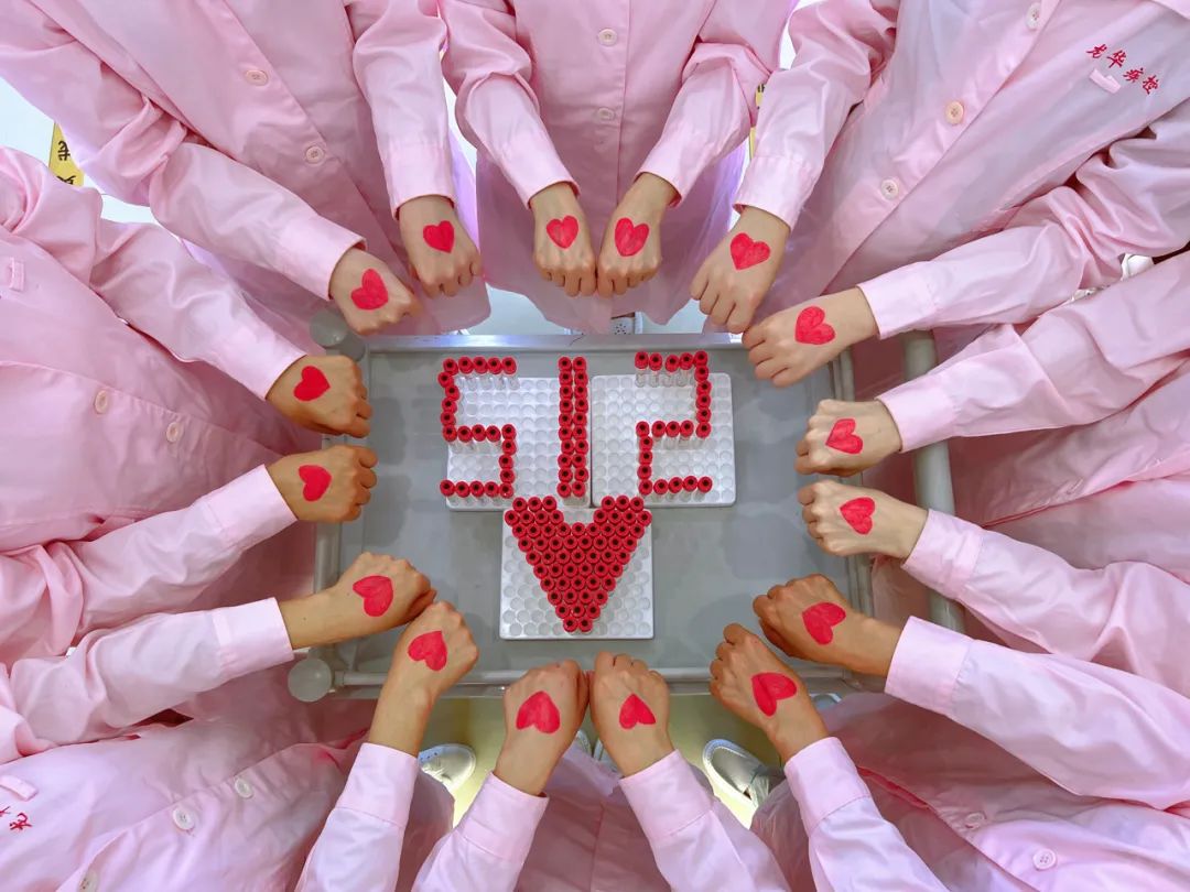 白衣执甲不负韶华，巾帼坚守绽放光芒