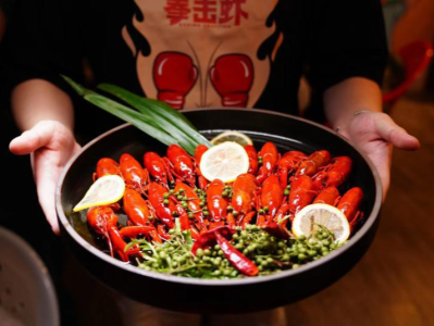 叮咚买菜五一大数据：深圳消费者吃掉10万只小龙虾，预制菜热销