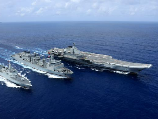 中国海军辽宁舰航母编队开展海上训练
