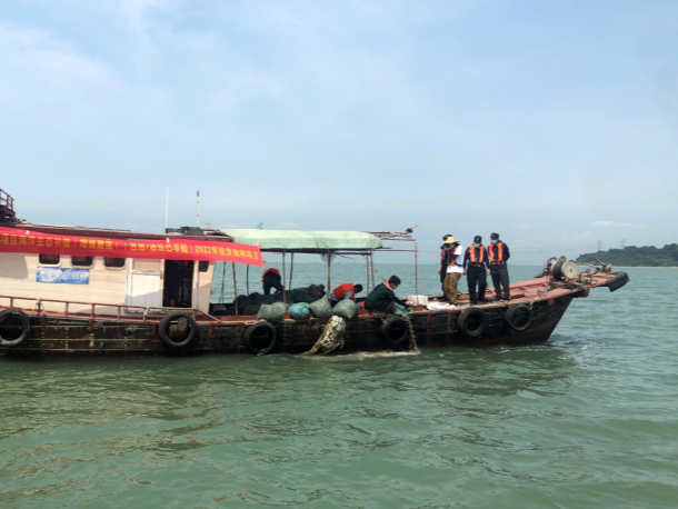 试点海洋生态补偿：深圳西部海域渔业增殖放流