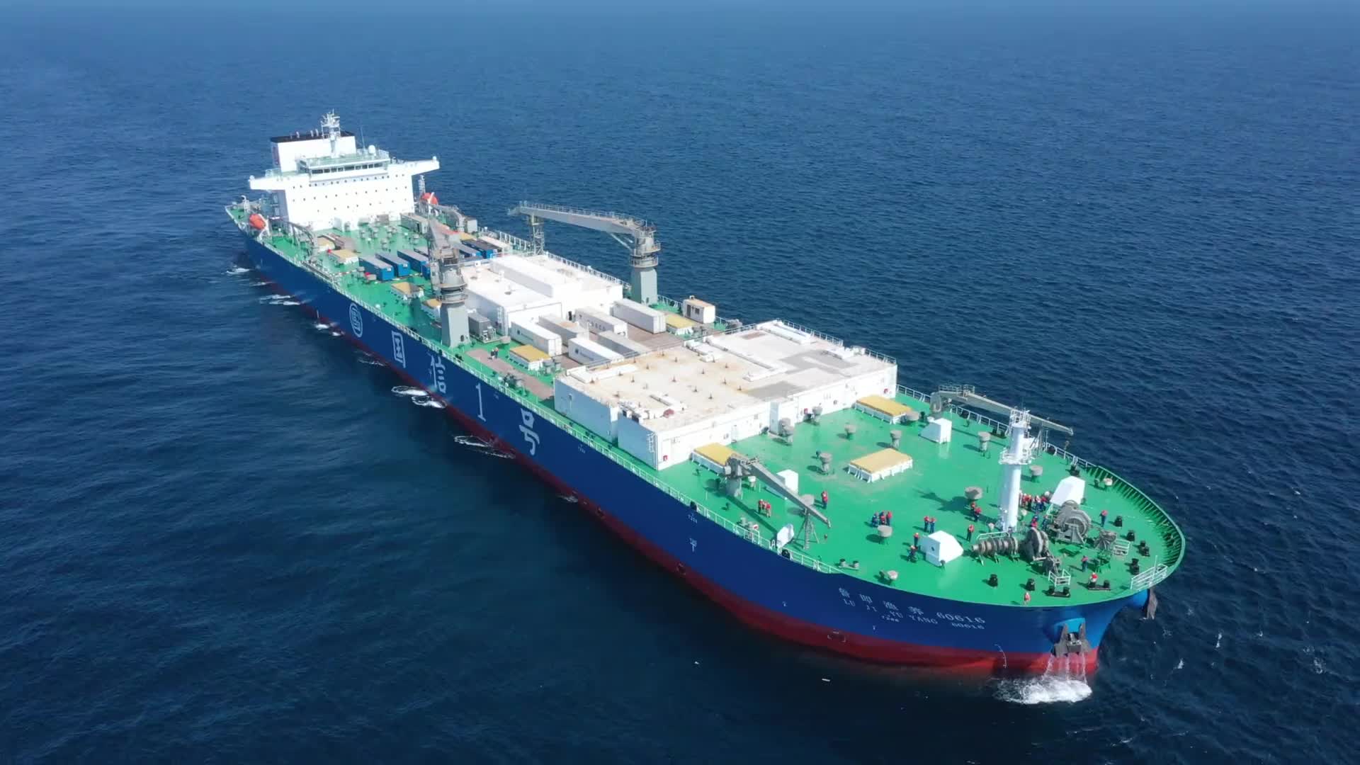 全球首艘10万吨级智慧渔业大型工船交付