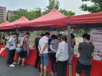 “春暖光明”线下招聘凤凰分场就业指导和用工服务两不误  