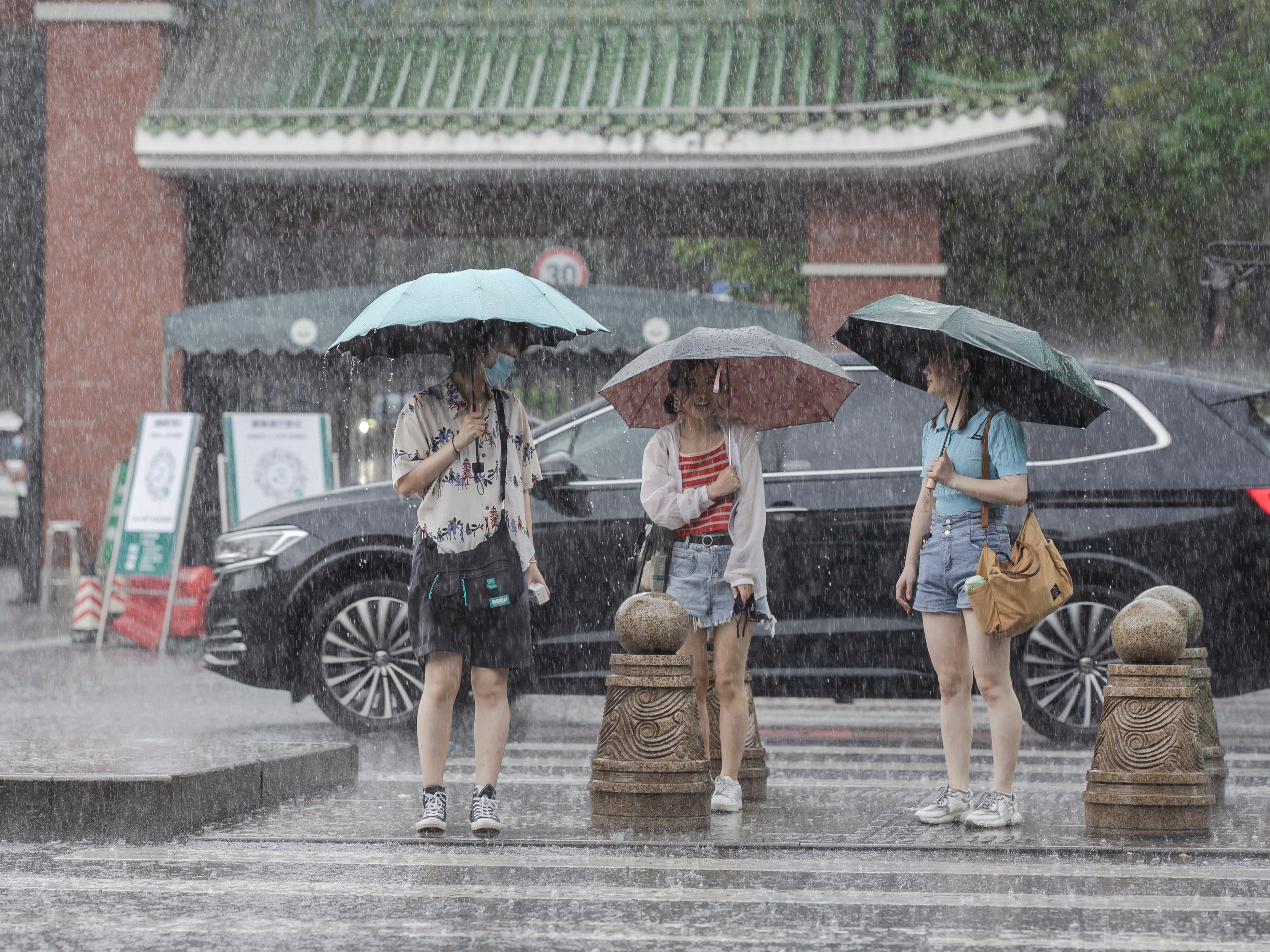 广州明天雷阵雨转大雨，后天雨势更大