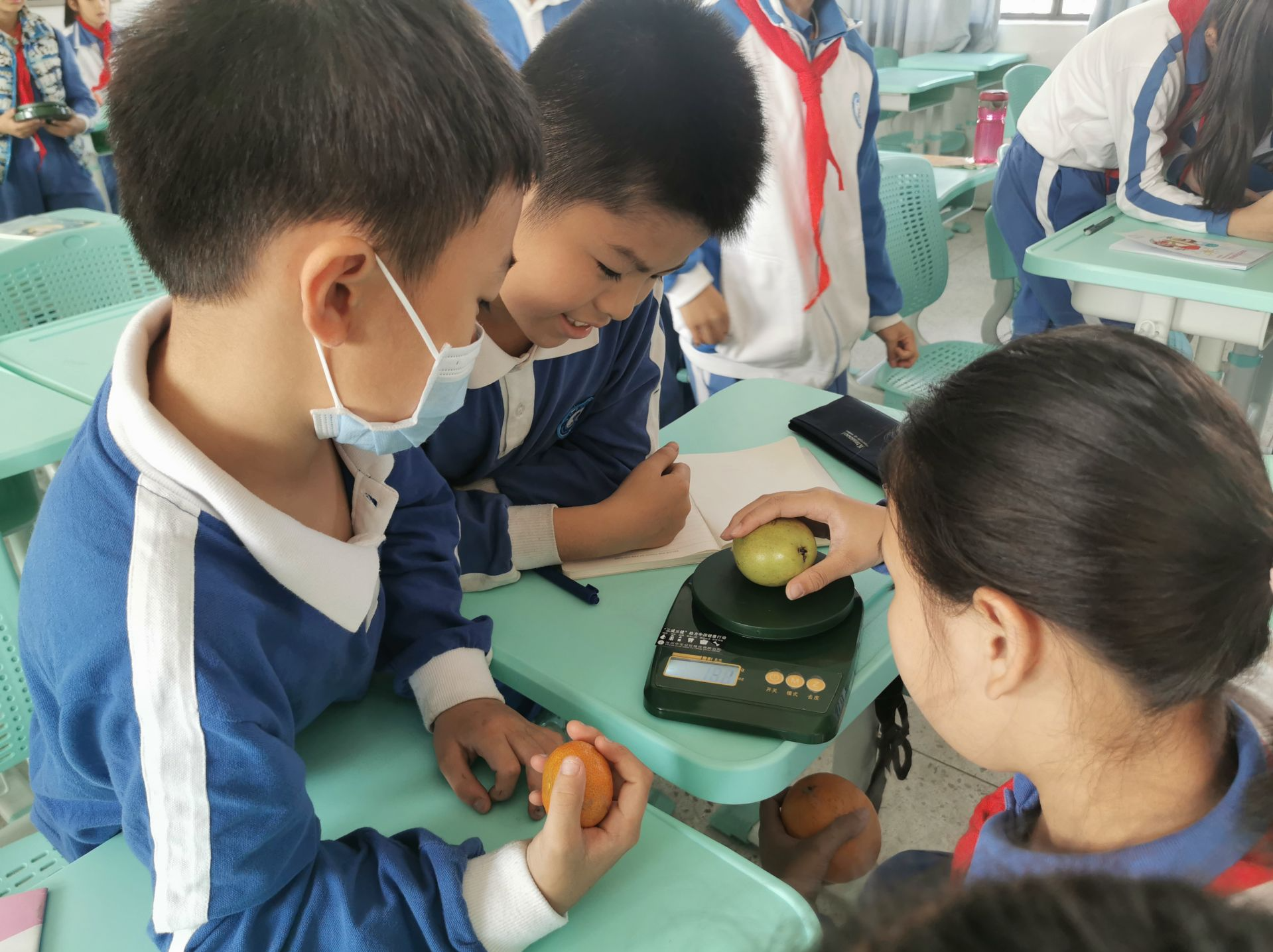 深圳市中小学生营养健康调查结果出炉：学生摄入畜禽肉过多，粗粮蔬果不足