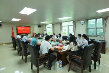 凤凰街道倡导辖区职工弘扬劳模和工匠精神奋勇争先