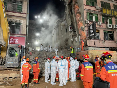截至目前共救出10名被困者 发现26名遇难者 | 湖南长沙居民自建房倒塌事故