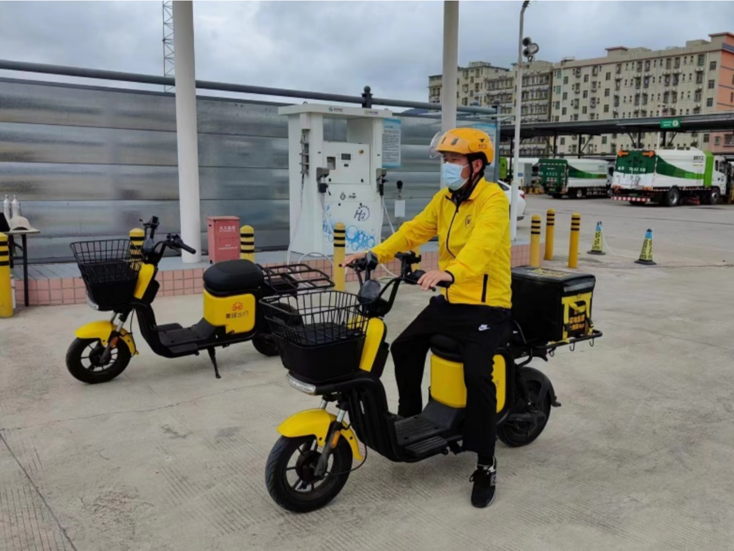 龙华区投运首个氢能电动外卖车：每10000公里CO₂减排225.4kg