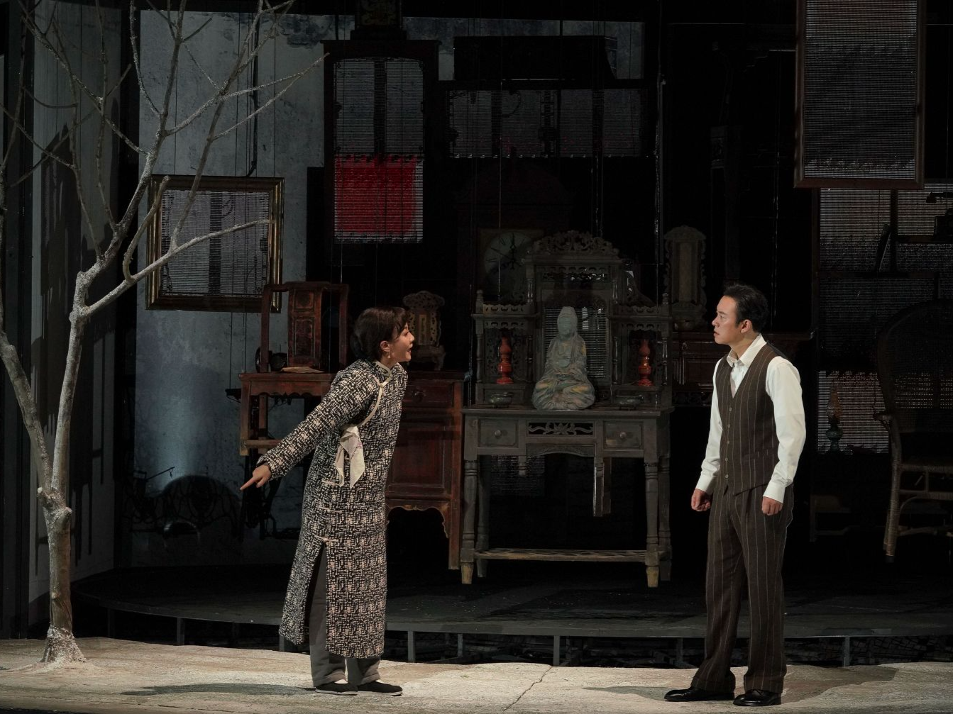 王蒙同名小说改编舞台剧《活动变人形》载誉二度在广州上演