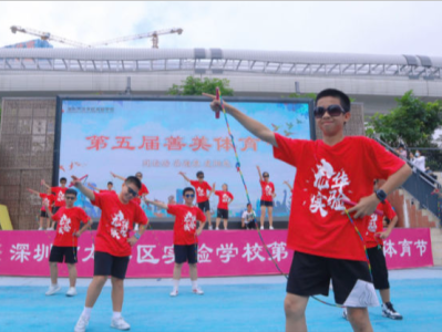 龙华区实验学校花样跳绳队：绳索轻摇，“跳”战极限