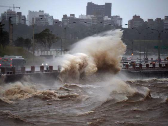 寒潮和亚热带风暴接连来袭 乌拉圭和巴西南部多地受影响