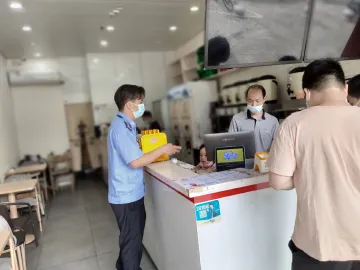“五一”我在岗！光明街道网格员坚守岗位守护一方平安