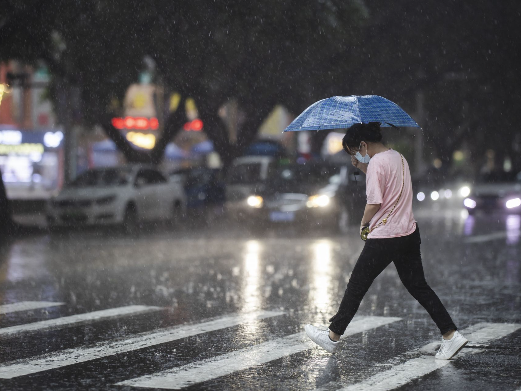 13日广州仍有局部暴雨，冷空气就快要登场了