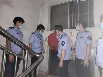 玉塘街道网格员贴心守护群众安全