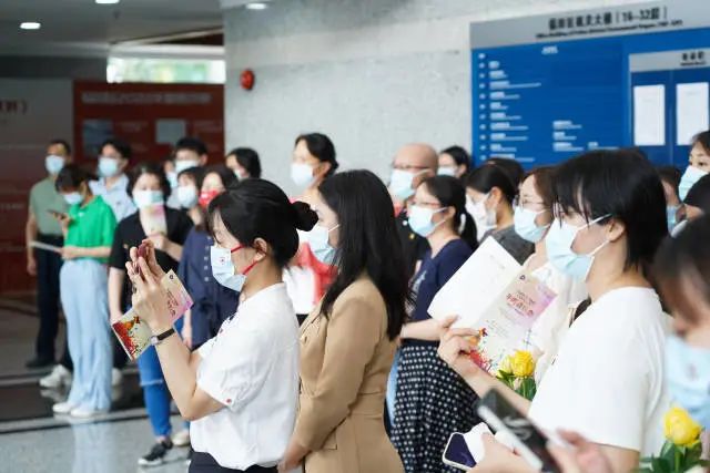 在这里， 聆听“午间音乐会”美妙音符，一起提升美学素养~

