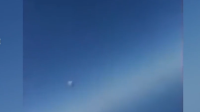 五角大楼公布UFO画面：形似球体和金字塔，从驾驶舱外快速飞过