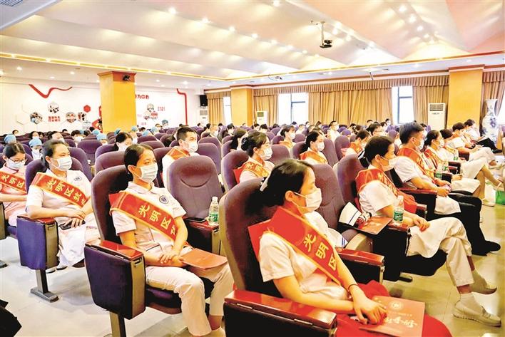 光明区召开2022年卫生健康工作会议暨国际护士节表彰大会