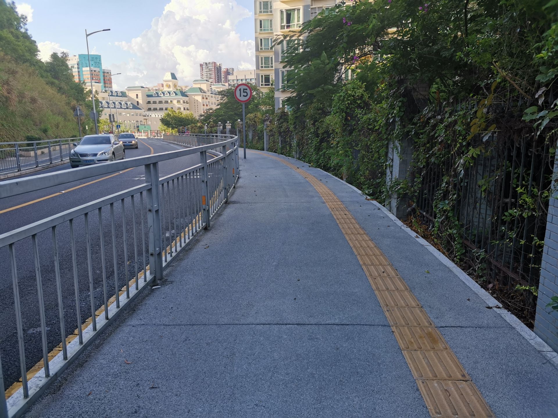 坑洼路面换新颜龙岗区全力推动文明创建实事惠民