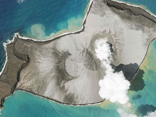 年初的汤加火山喷发，获确认为地球大气层内发生的“最大爆炸”