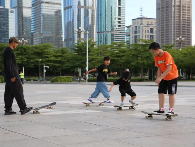 深圳掀起“滑板热” ：全球“滑手”来打卡，产业发展空间大