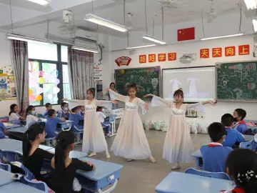 玉塘街道送上“六一”主题套餐，让辖区儿童快乐过节