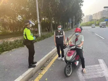 文明你我！凤凰街道开展道路交通安全治理倡导居民文明出行