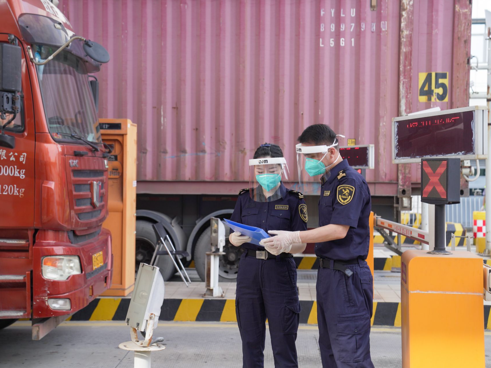 深圳海空港口业务量稳步上升，4月吞吐量分别增长15%、46%