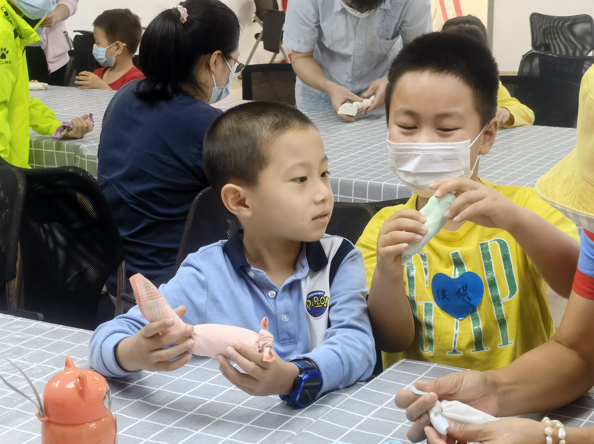 “亲子共读会 传承好家风”，深圳南山桃花园社区举行家庭教育主题活动