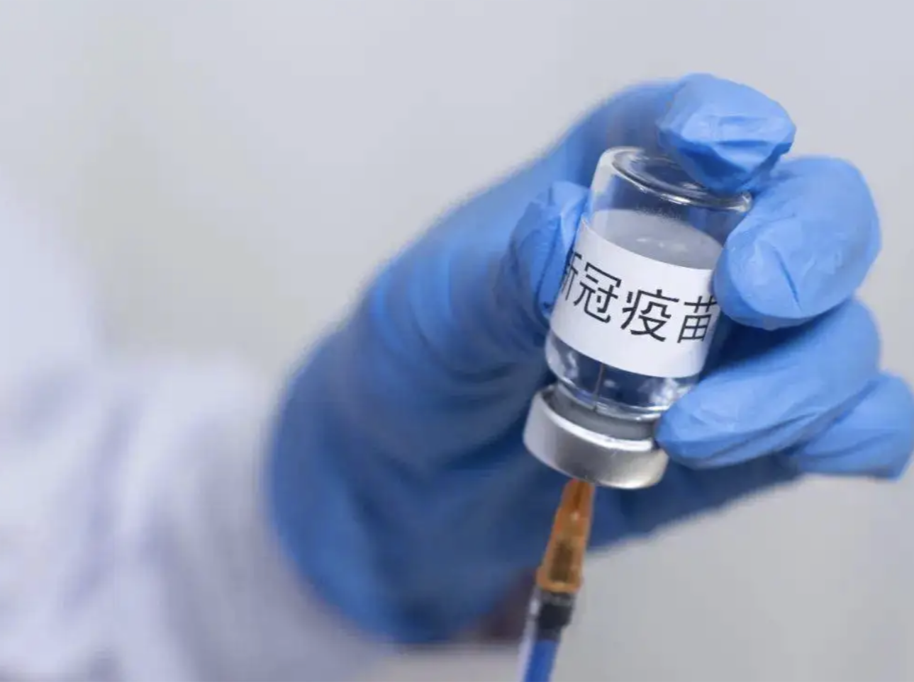 国家卫健委：全国累计报告接种新冠病毒疫苗335302.2万剂次