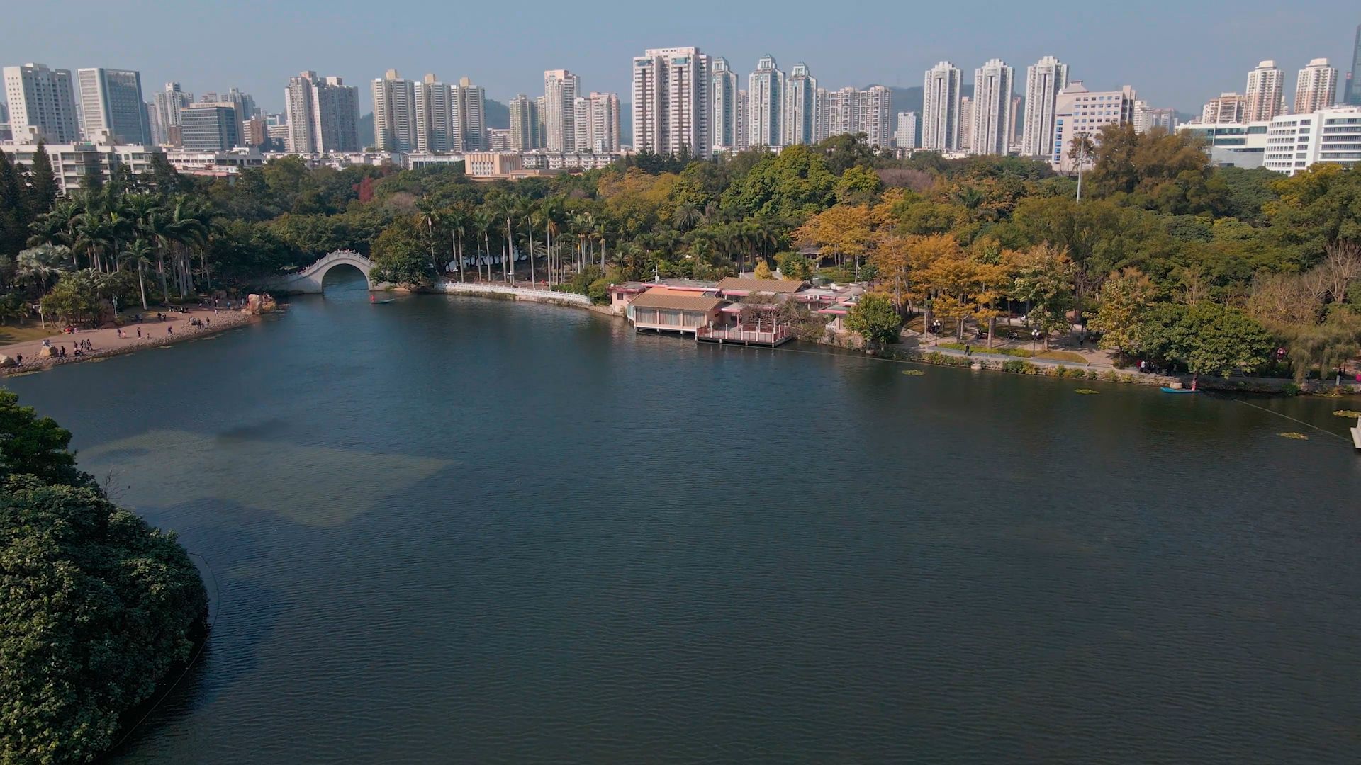 新闻路上说说说丨享受“像在自己家里花园一样”的绿色公共空间是一种什么样的体验？