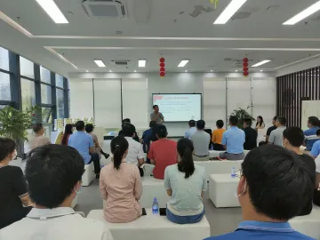 如何尽快成长为一名合格基层干部！凤凰街道“书记讲堂”开讲啦