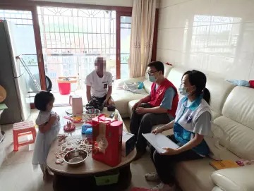光明街道开展“情暖端午，禁毒在行动”慰问活动