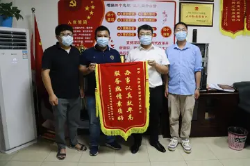 马田街道积极推进纯景路项目整备 为龙豪小学进场施工创造良好条件获赠锦旗