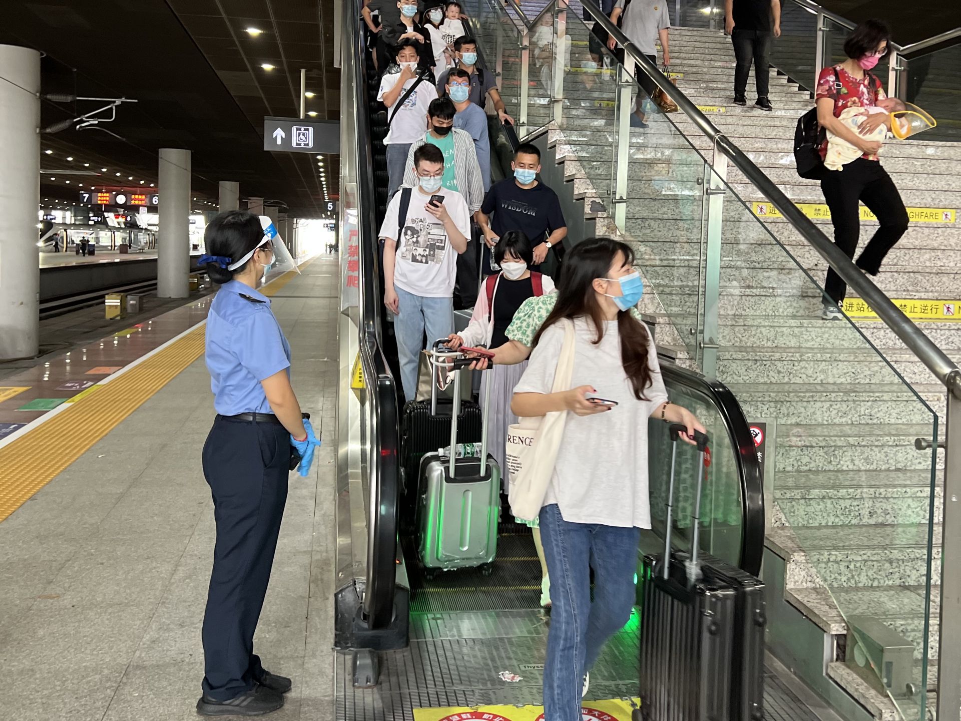 端午假期深圳铁路部门加开多趟列车