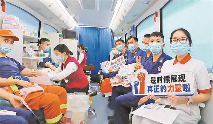 罗湖区消防救援大队与深圳市红十字会联合开展“热血蓝朋友”2022年世界献血者日主题宣传活动