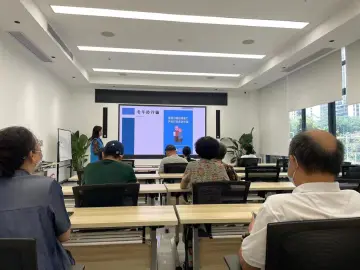 老年心理+养老防诈！光明街道V爱之家守护最美“夕阳红”