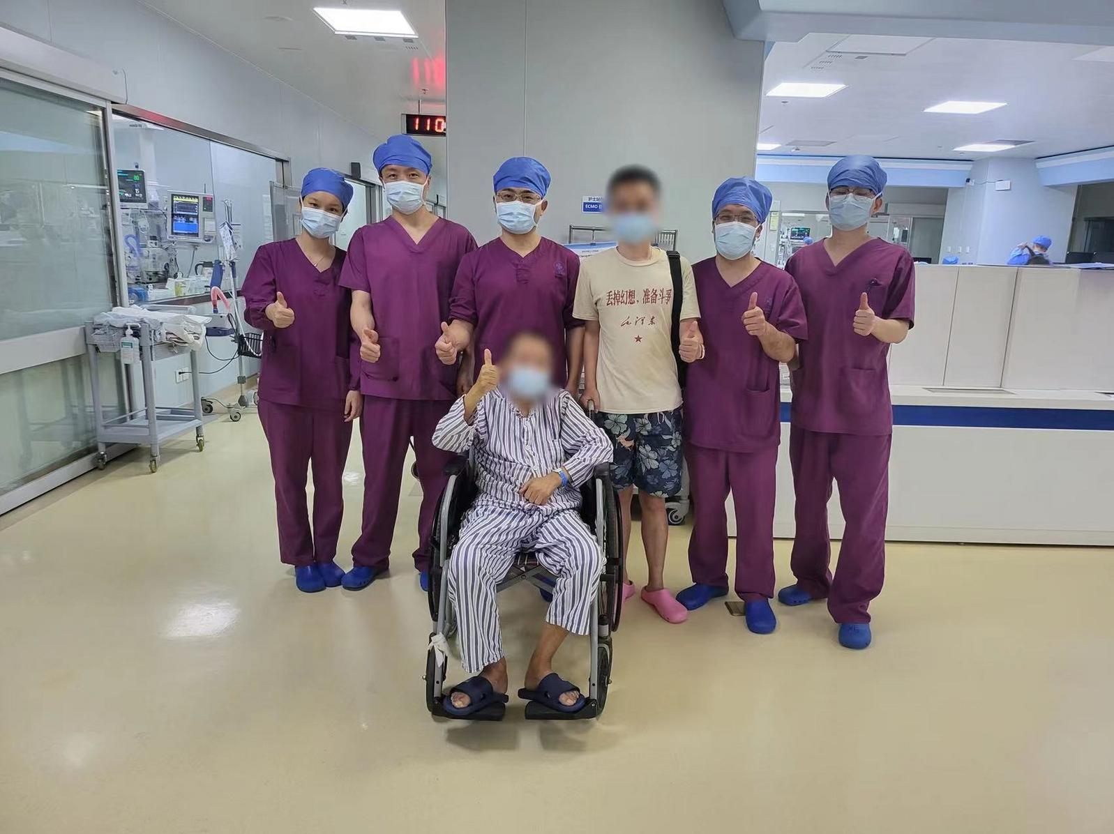 家里没养宠物？鹦鹉算不算……深圳大爷被孙女养的鹦鹉整进ICU