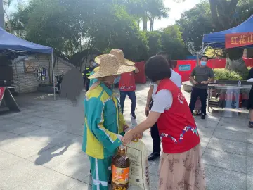 公明社区情系环卫工人 开展关爱慰问活动传递社会温暖