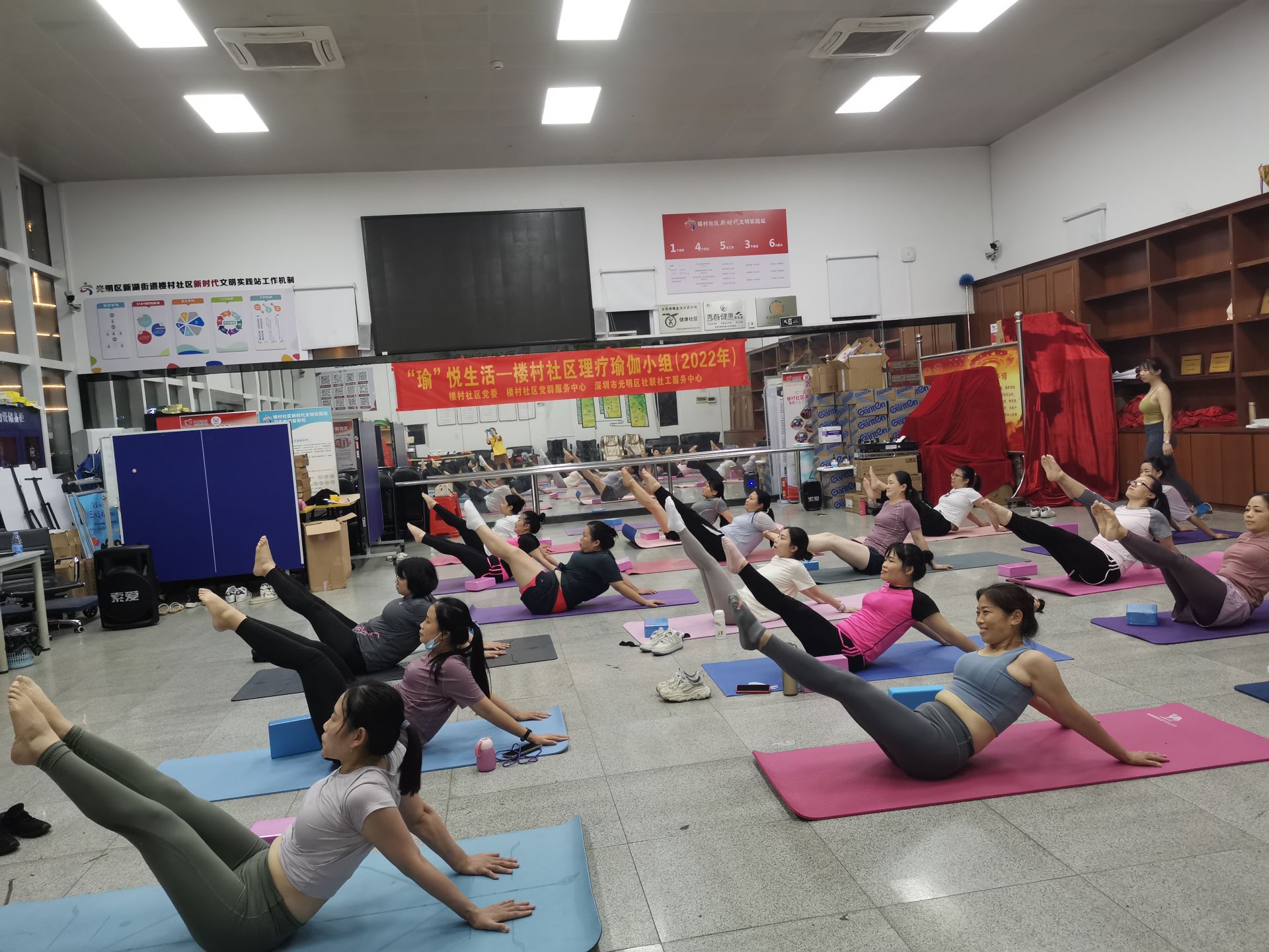 楼村社区开设公益瑜伽，为居民构建舒缓身心“减压站”