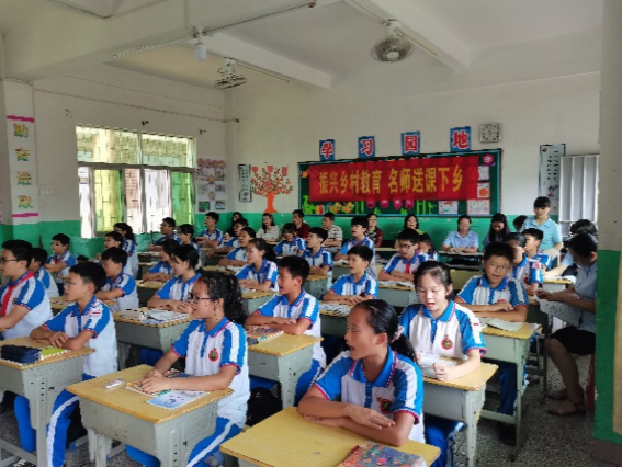 深圳帮扶工作队与支教队联手为上护镇中小学生送去精彩课程