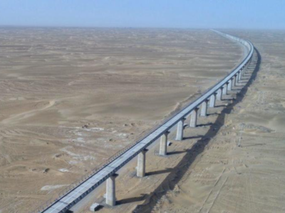 和田至若羌铁路16日开通运营，世界首个沙漠铁路环线形成
