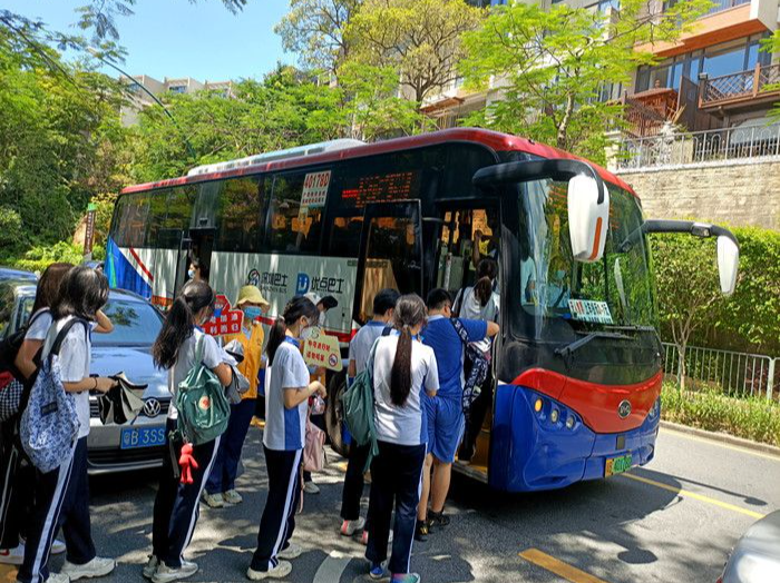 深圳巴士集团二分公司为中考考生提供爱心服务