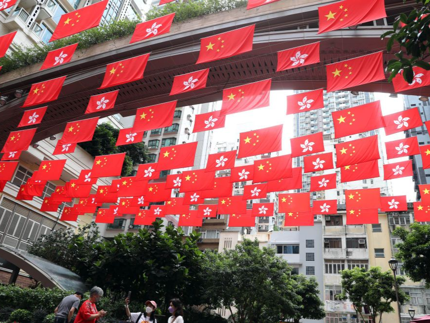 香港回归祖国25周年｜喜庆气氛洋溢香港街头