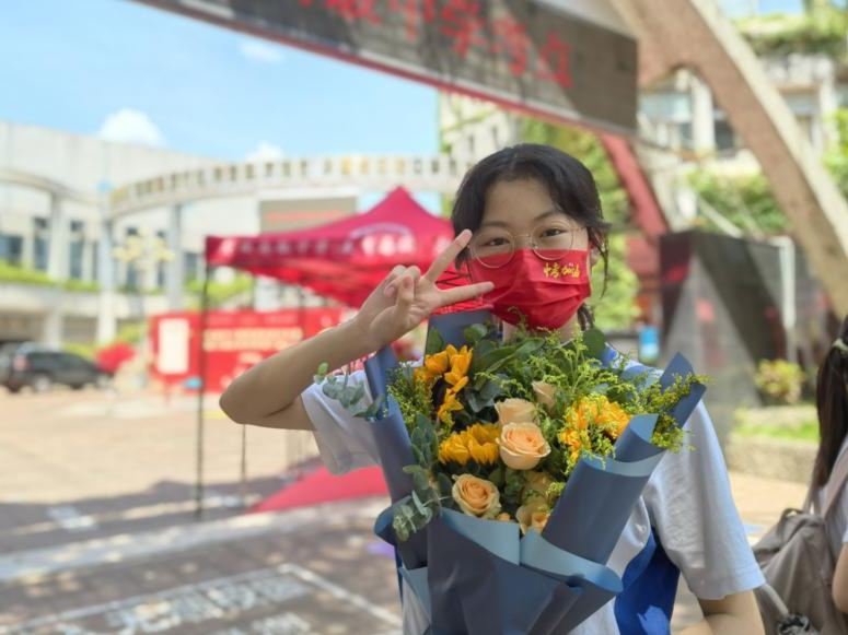 开心，深圳中考顺利结束！网课让他们“超越自己”，暑假他们想……