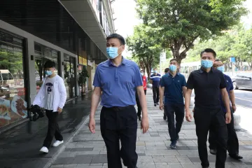 整治市容环境卫生 光明街道开展文明城市创建督导活动