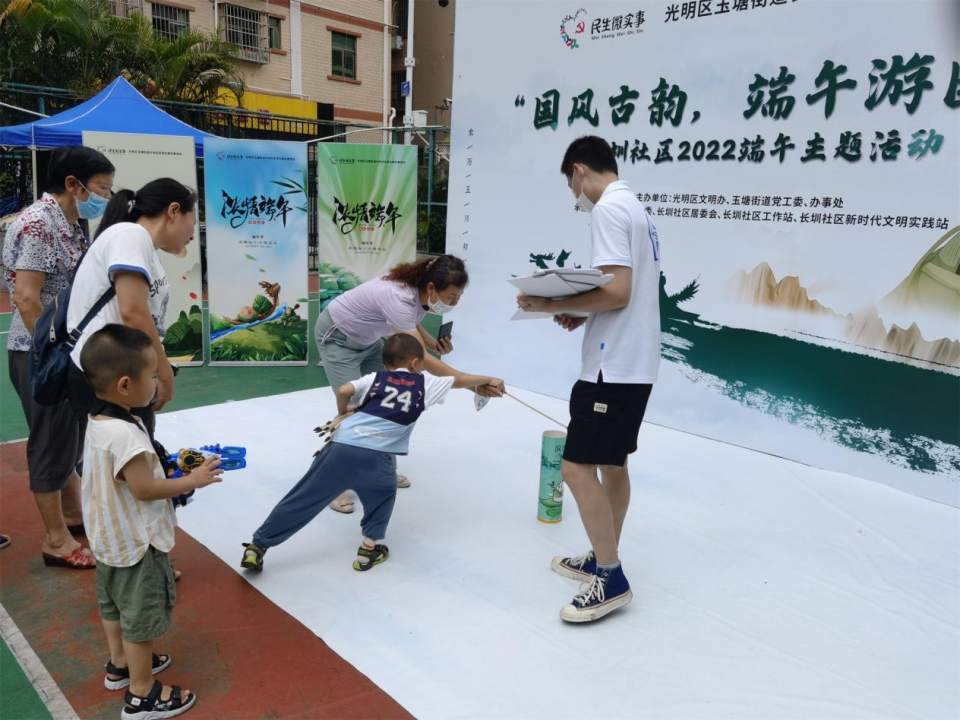 长圳社区居民变“古人”体验古时端午魅力