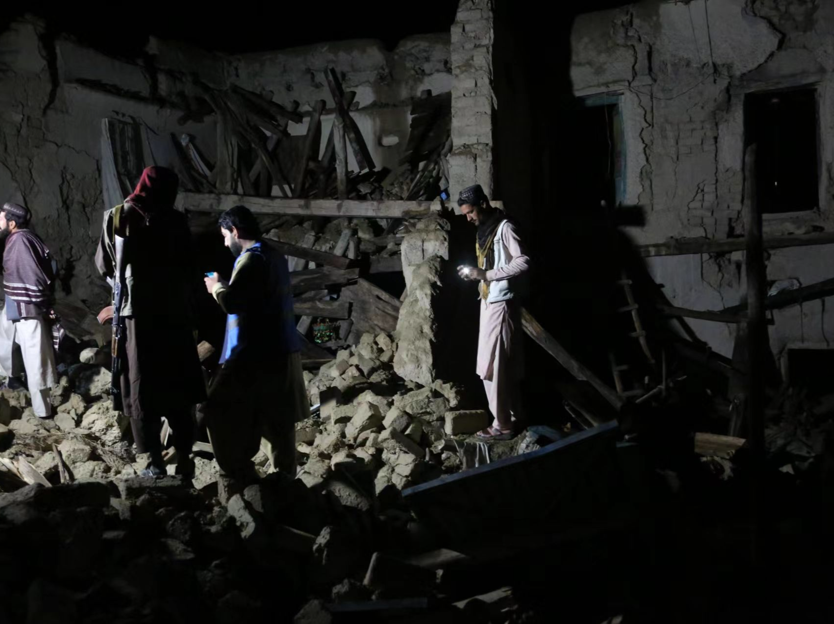 超千人遇难，20年来最致命地震重创阿富汗